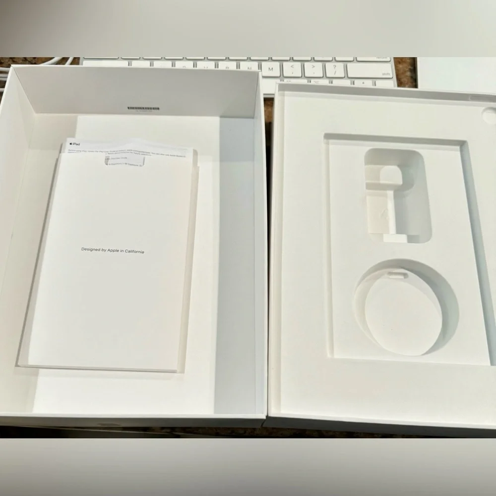 IPad Box - Empty Box - No Ipad Included - Picture 6 of 7